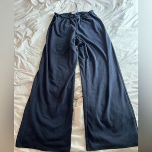 Brandy Mellville navy blue high-waisted wide-leg sweatpants #loungewear